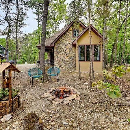 Blissful Broken Bow Studio Fire Pit And Jacuzzi Tub
